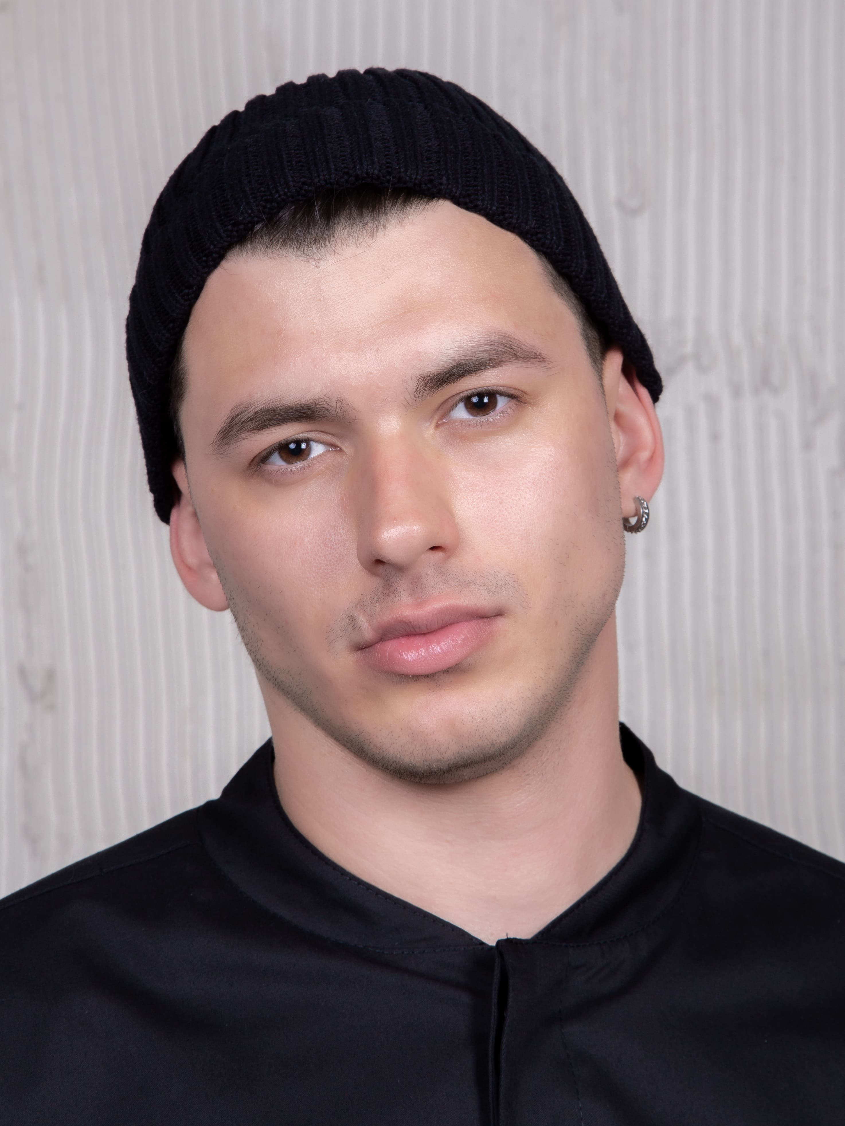 Докерка, шапка бинни вязаная